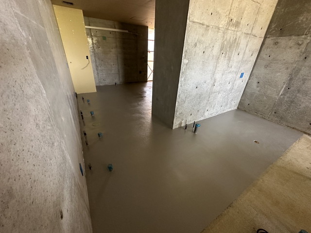 与論島　与論渚の交番新築工事内部厨房塗床工事