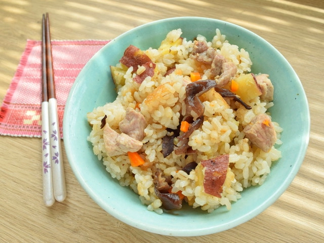 さつまいも入り中華風炊き込みごはん	