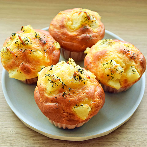ホットケーキミックスでマヨじゃがマフィン