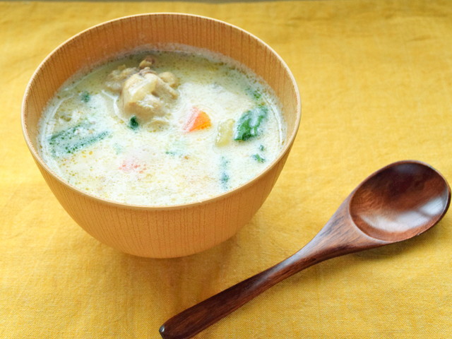 じゃがいもと豆乳のごま味噌汁
