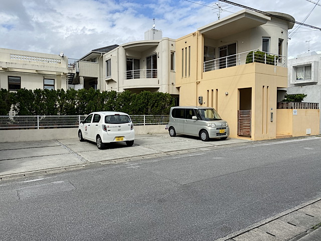 SINGLE HOUSE WITH YARD IN GINOWAN