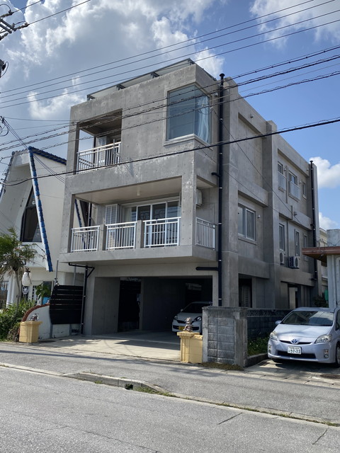 Single house in front of Awase sea wall