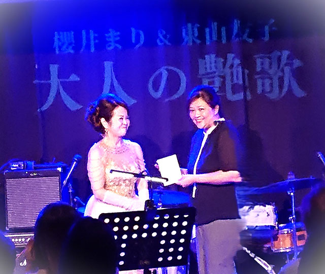 『櫻井まり＆東山友子 艶歌』収益金の一部を寄附金として頂きました♪