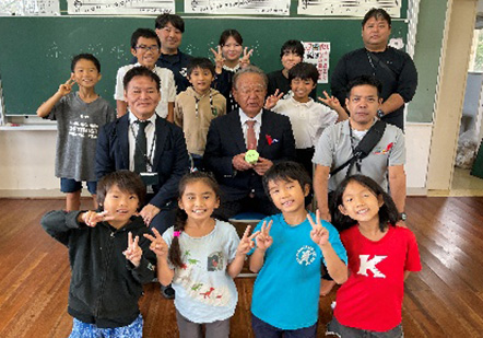 赤い羽根共同募金の贈呈式の様子02