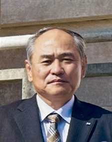 代表取締役社長　新垣　敏哉