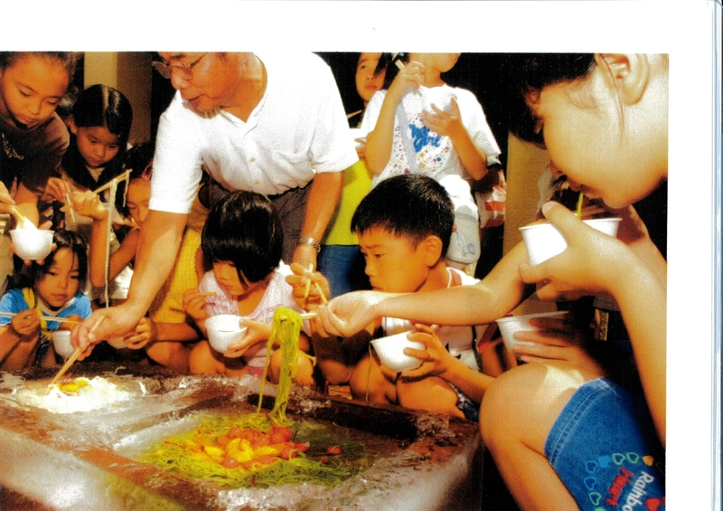 氷彫刻の体験（氷の器で流しそうめん）