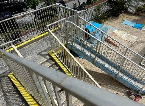 避難階段・滑り台