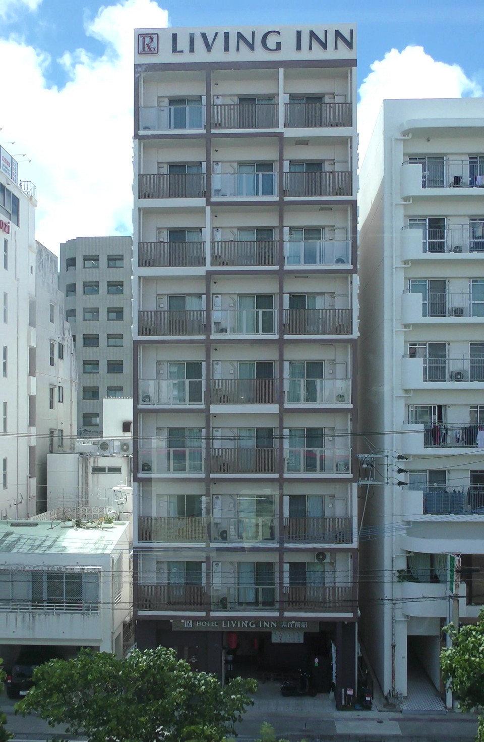 リビングイン県庁前駅