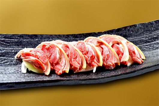 ☆希少珍味☆ ヤギ刺し身 （生山羊肉）