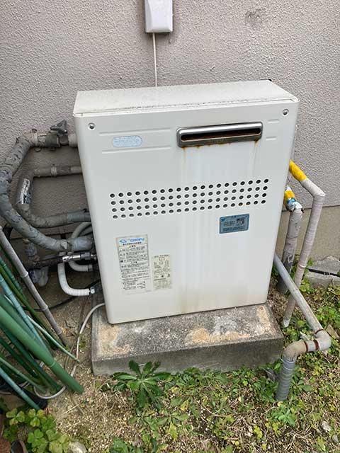 給湯器の取替工事 ビフォー