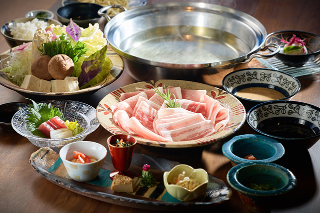 あぐーと県産和牛のしゃぶしゃぶ