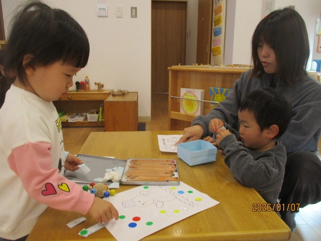 <1月>シール貼り&ぬり絵 <1月>シール貼り&ぬり絵