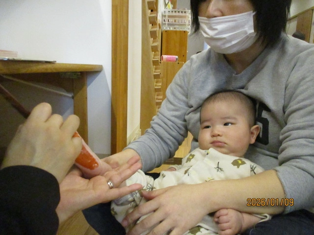 <1月>手形・足形カレンダー <1月>手形・足形カレンダー