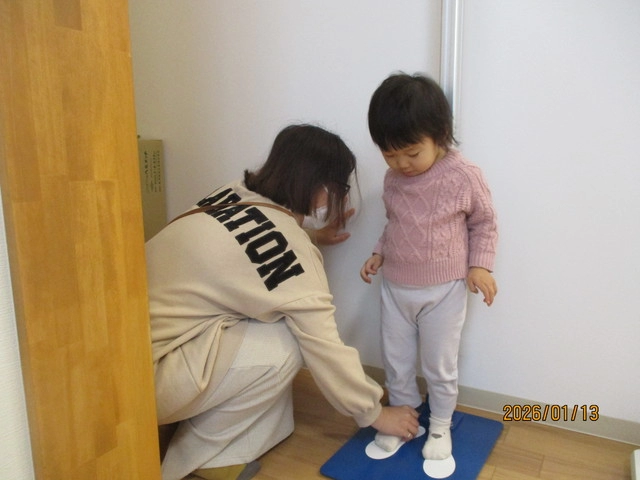 <1月>身体測定&ふれあい遊び <1月>身体測定&ふれあい遊び