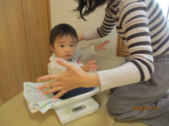 <1月>身体測定&ふれあい遊び <1月>身体測定&ふれあい遊び