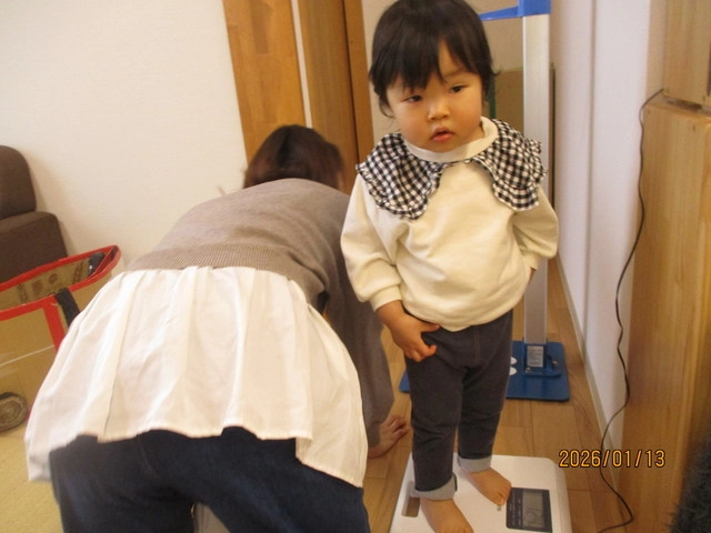 <1月>身体測定&ふれあい遊び <1月>身体測定&ふれあい遊び