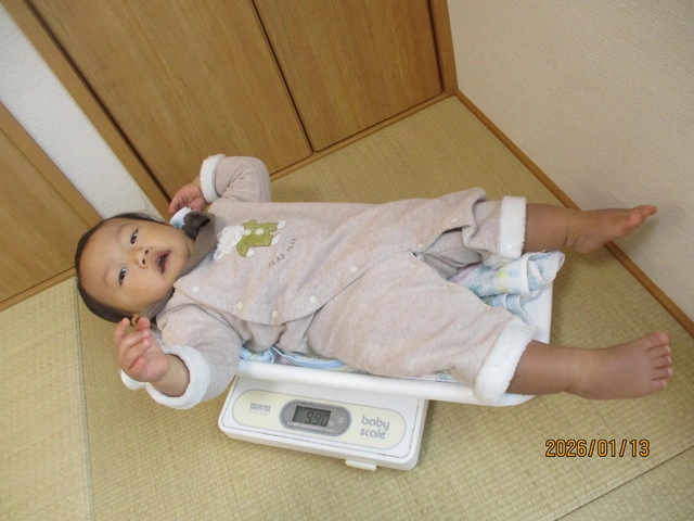 <1月>身体測定&ふれあい遊び <1月>身体測定&ふれあい遊び