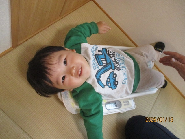 <1月>身体測定&ふれあい遊び <1月>身体測定&ふれあい遊び
