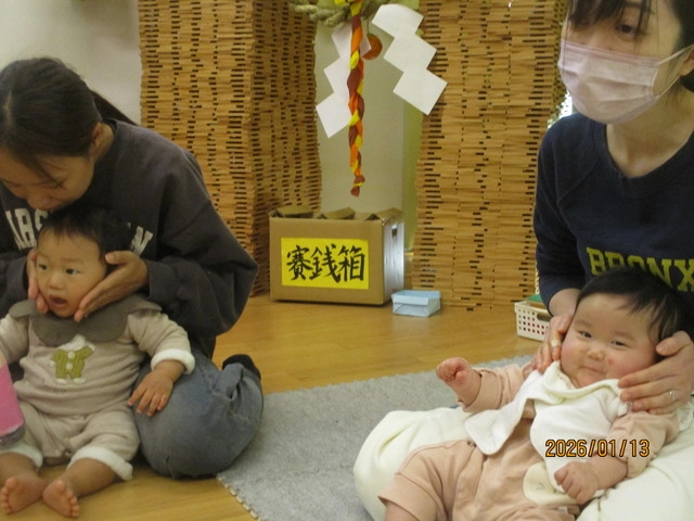 <1月>身体測定&ふれあい遊び <1月>身体測定&ふれあい遊び