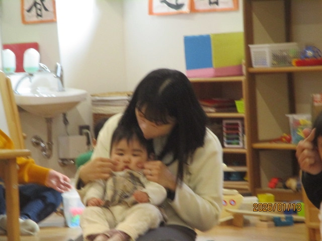 <1月>身体測定&ふれあい遊び <1月>身体測定&ふれあい遊び