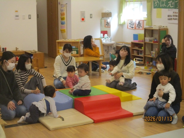 <1月>身体測定&ふれあい遊び <1月>身体測定&ふれあい遊び