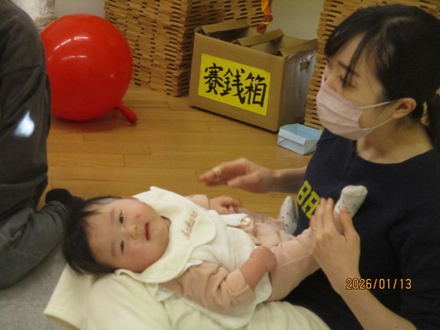<1月>身体測定&ふれあい遊び <1月>身体測定&ふれあい遊び