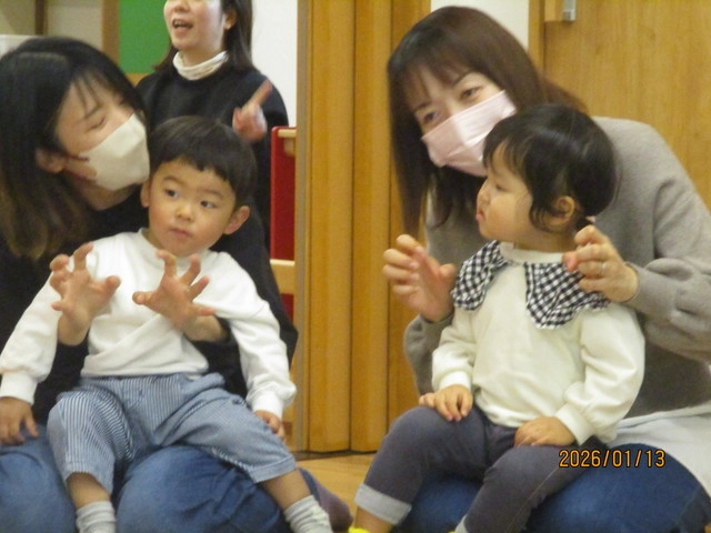 <1月>身体測定&ふれあい遊び <1月>身体測定&ふれあい遊び