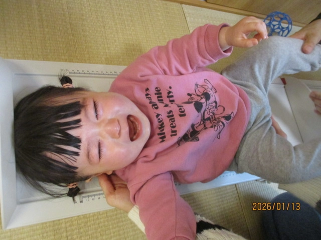 <1月>身体測定&ふれあい遊び <1月>身体測定&ふれあい遊び