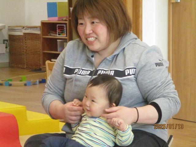 <1月>身体測定&ふれあい遊び <1月>身体測定&ふれあい遊び