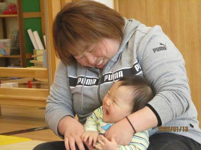 <1月>身体測定&ふれあい遊び <1月>身体測定&ふれあい遊び