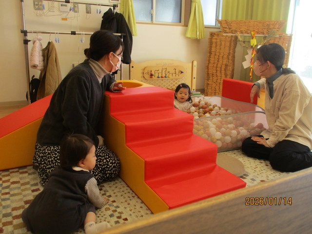 <1月>ボールプールで遊ぼう <1月>ボールプールで遊ぼう