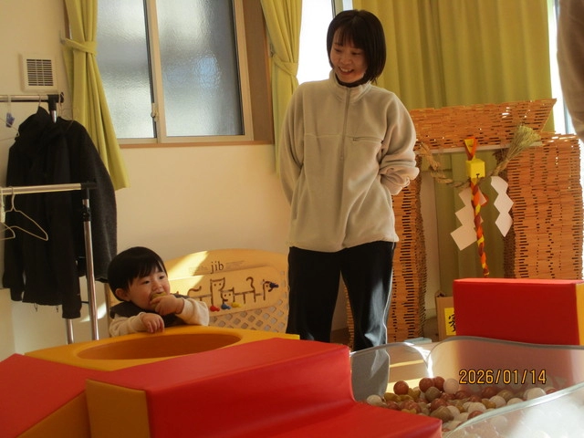 <1月>ボールプールで遊ぼう <1月>ボールプールで遊ぼう