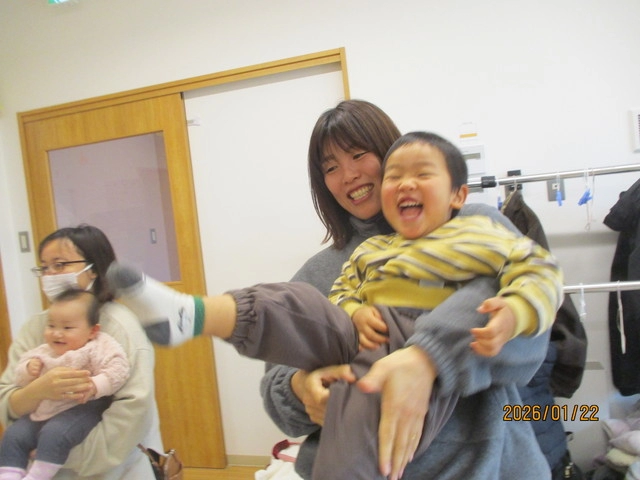 <1月>親子でふれあい体操 <1月>親子でふれあい体操