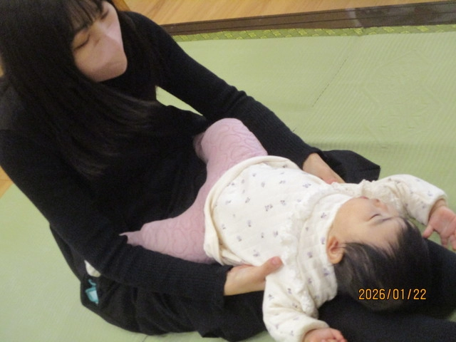 <1月>親子でふれあい体操 <1月>親子でふれあい体操