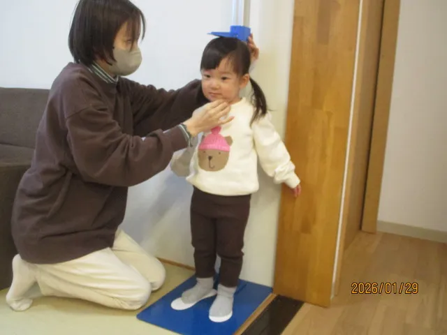 <1月>身体測定&ふれあい遊び2 <1月>身体測定&ふれあい遊び2