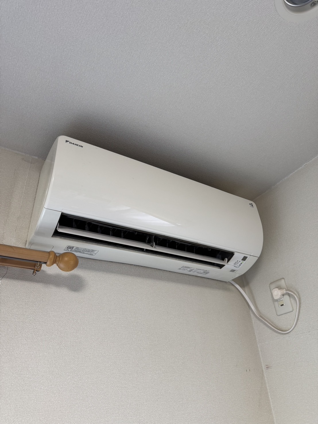 ノーマルエアコン 完全分解 洗浄の様子（DAIKIN）