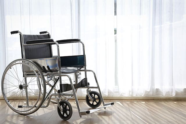 屋内の車いす