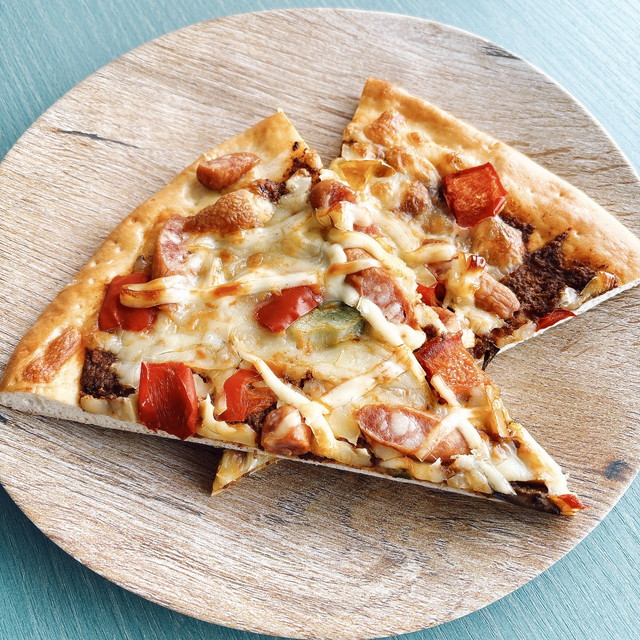 タコスとパプリカの彩りピザ