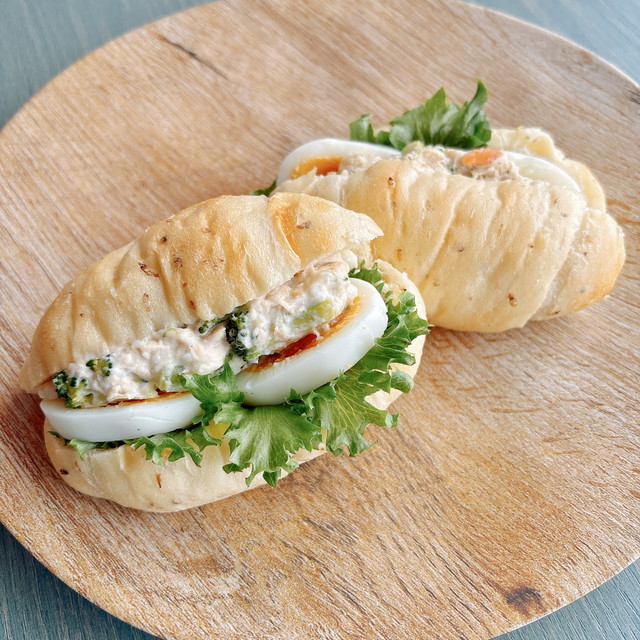 玄米パン(ツナマヨブロッコリー)