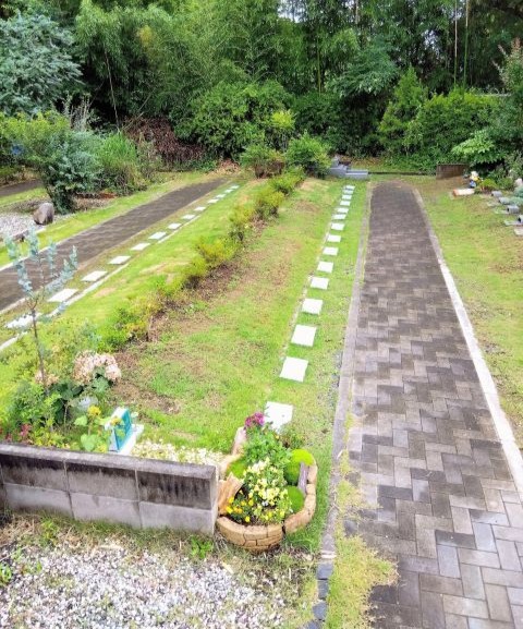 ツツジの花壇葬（永代供養墓）