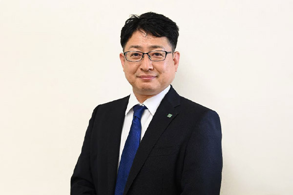 本店営業部長　吉岡 明生（よしおか あきお）