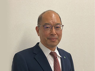 支店長　小溝 泰広（こみぞ やすひろ）