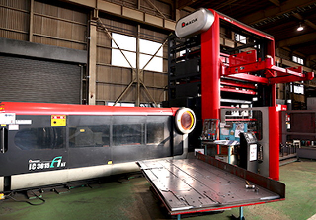 レーザー加工機