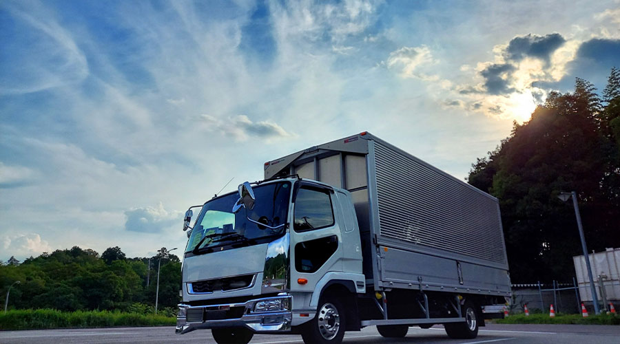 瓦輸送のプロフェッショナル