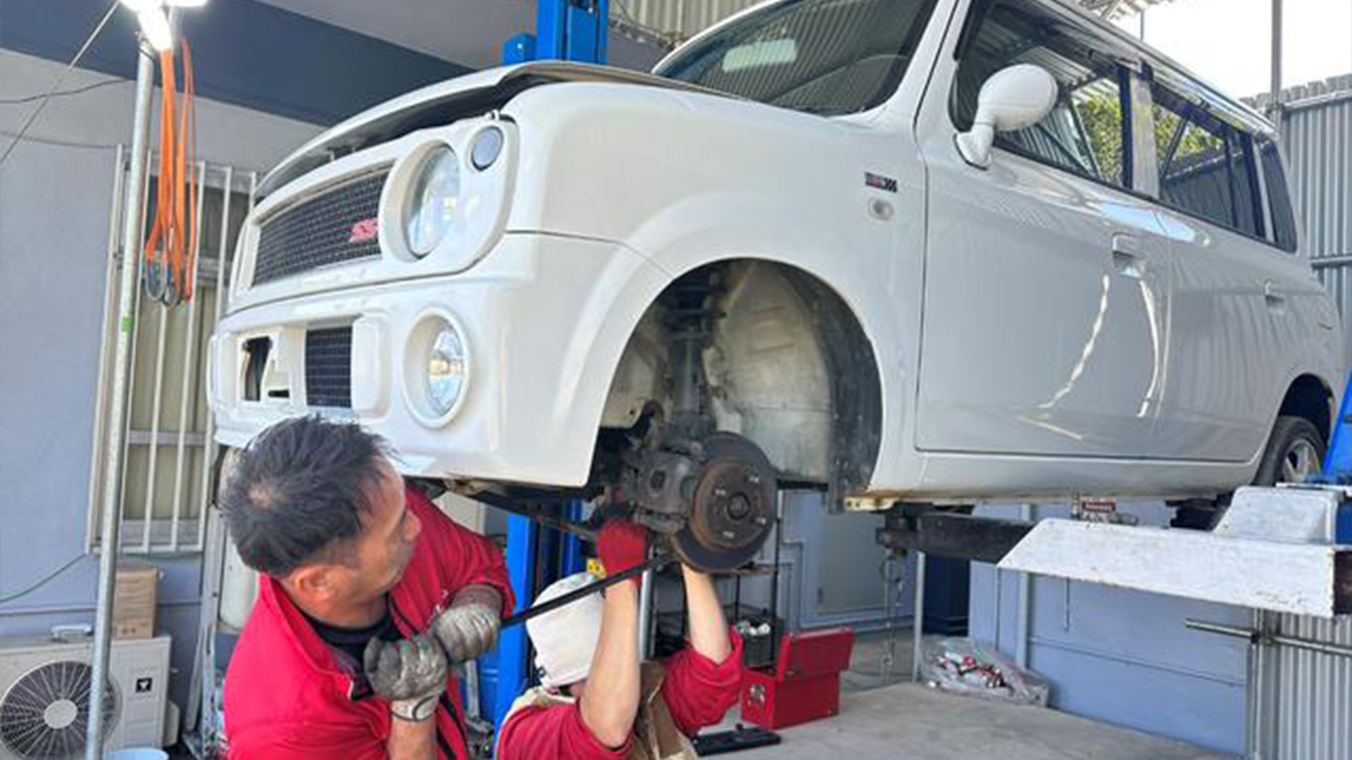 TOTAL CAR SHOP FEEL作業風景