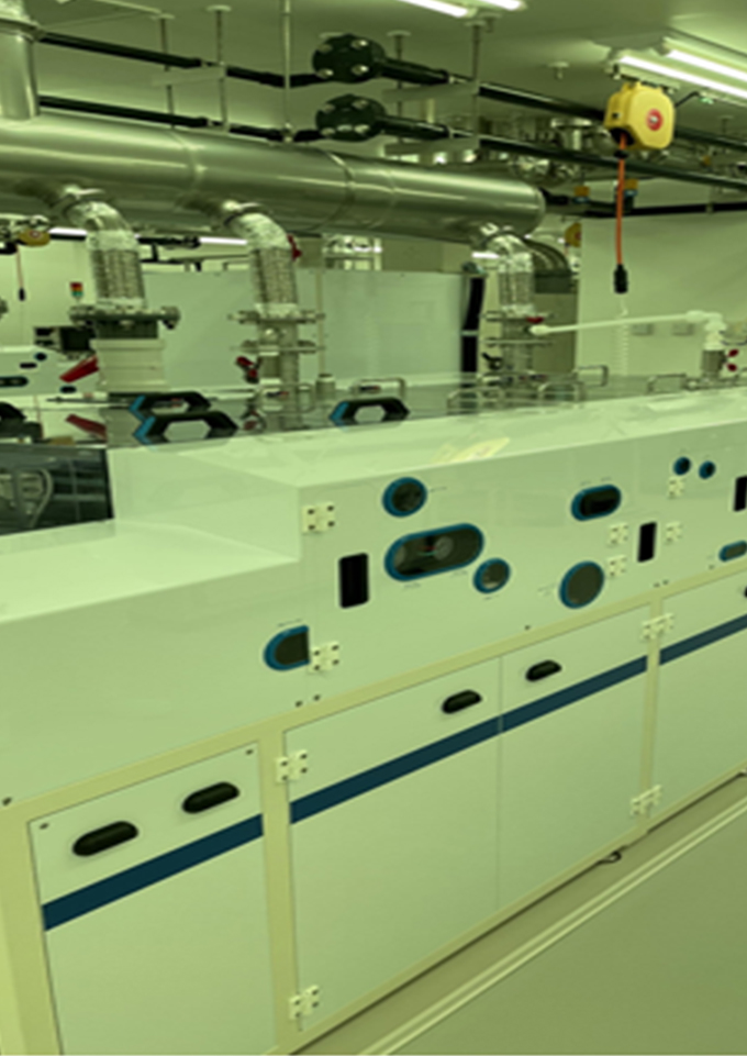 クリーンルームに設置されたセンサー製造装置