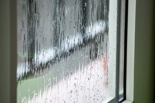 窓サッシから雨漏りがする