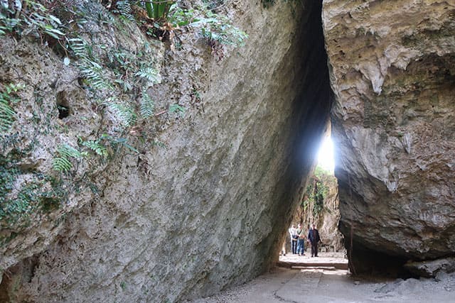 斎場御嶽（せーふぁうたき）