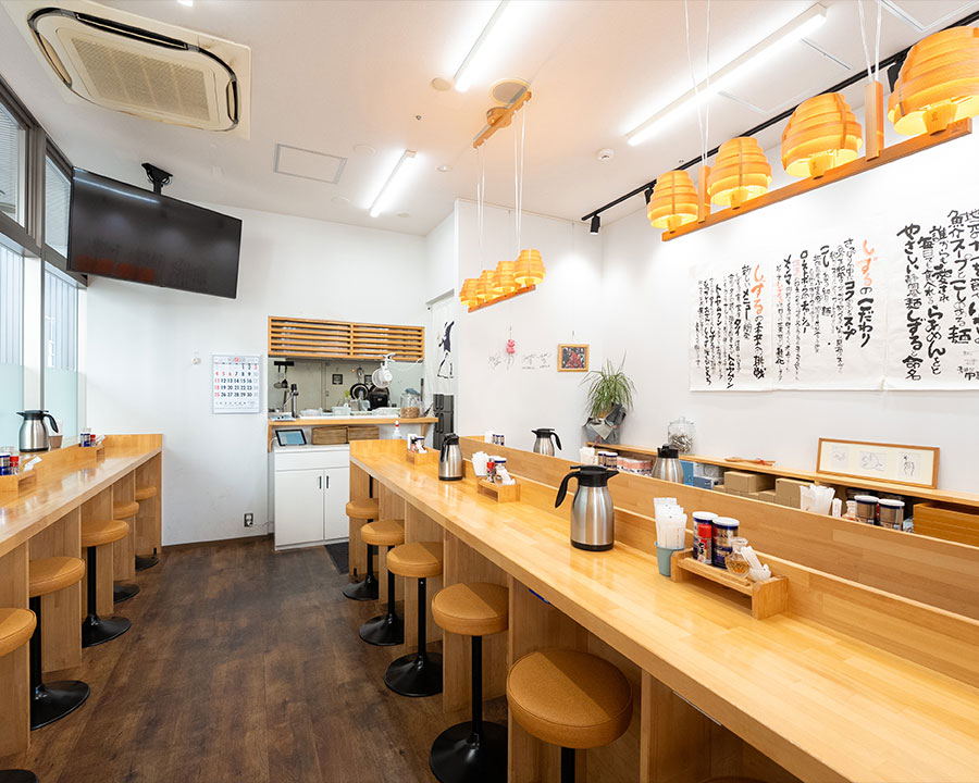 明るいラーメン店