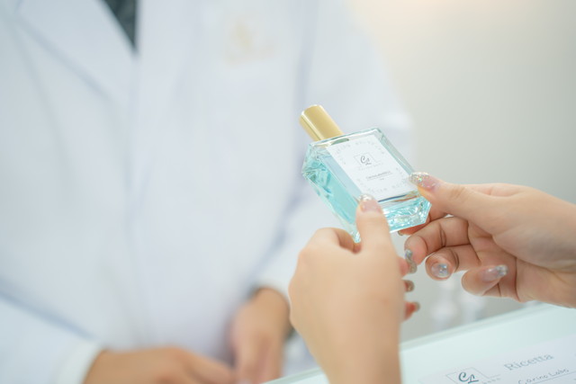 香水のイラスト